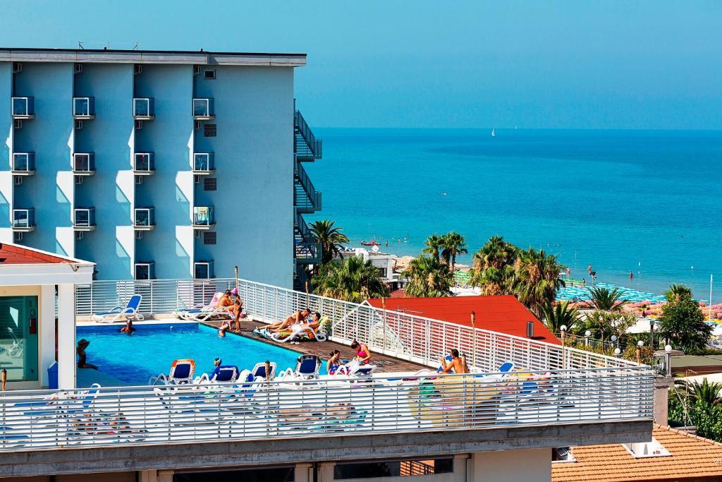 Medi Garden Hotel&Residence Alba Adriatica Exteriér fotografie